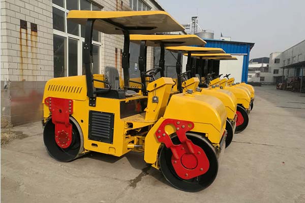 <a href='http://www.matchs.cn' target='_blank'>壓路機(jī)</a>